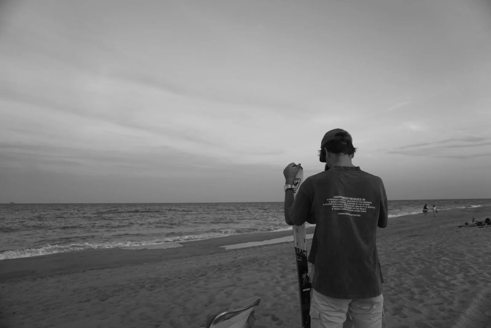 Rodaje de la campaña de Transvia en la playa, en blanco y negro